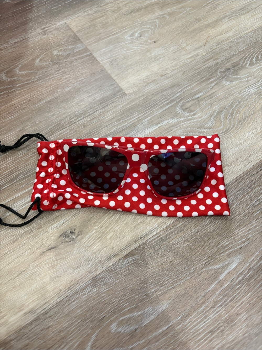 Lug sunglasses crimson large dot